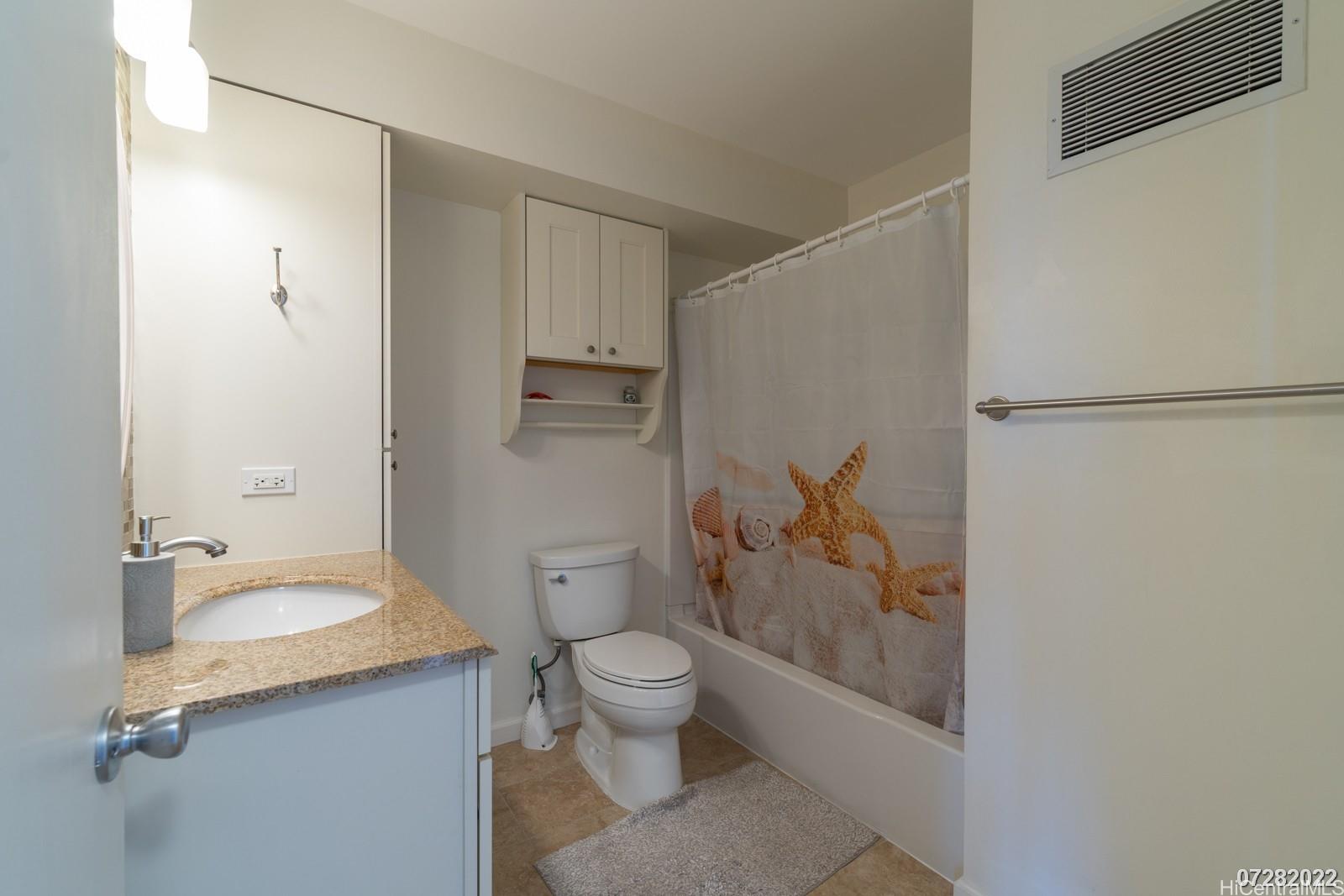 2115 Ala Wai Blvd Honolulu - Rental - photo 11 of 19