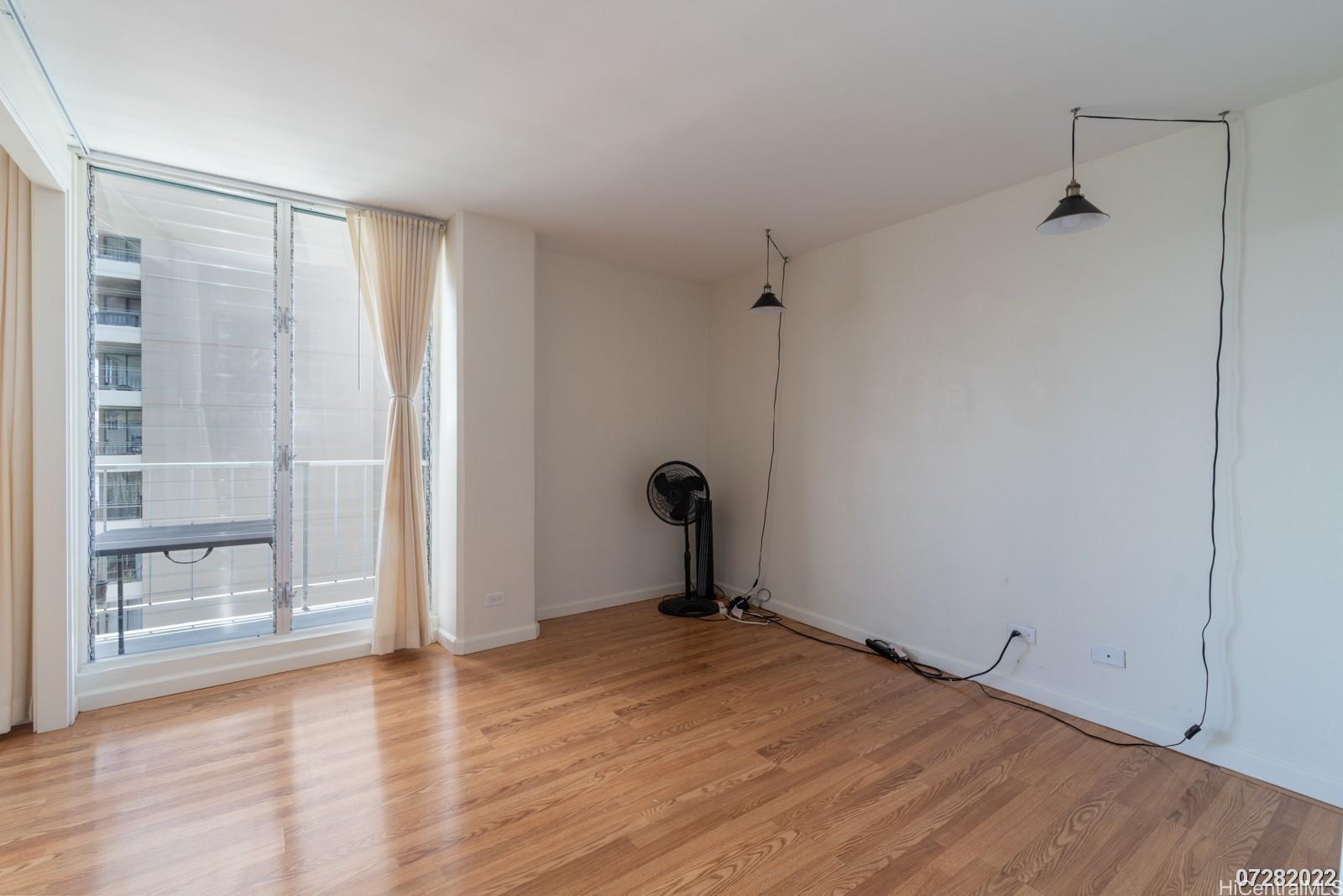 2115 Ala Wai Blvd Honolulu - Rental - photo 12 of 19