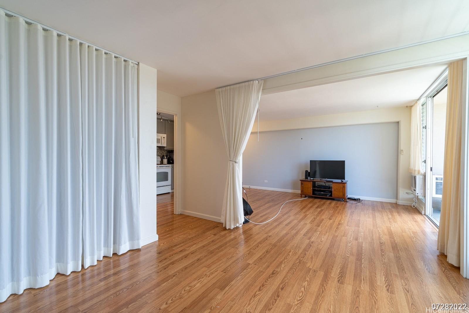 2115 Ala Wai Blvd Honolulu - Rental - photo 13 of 19