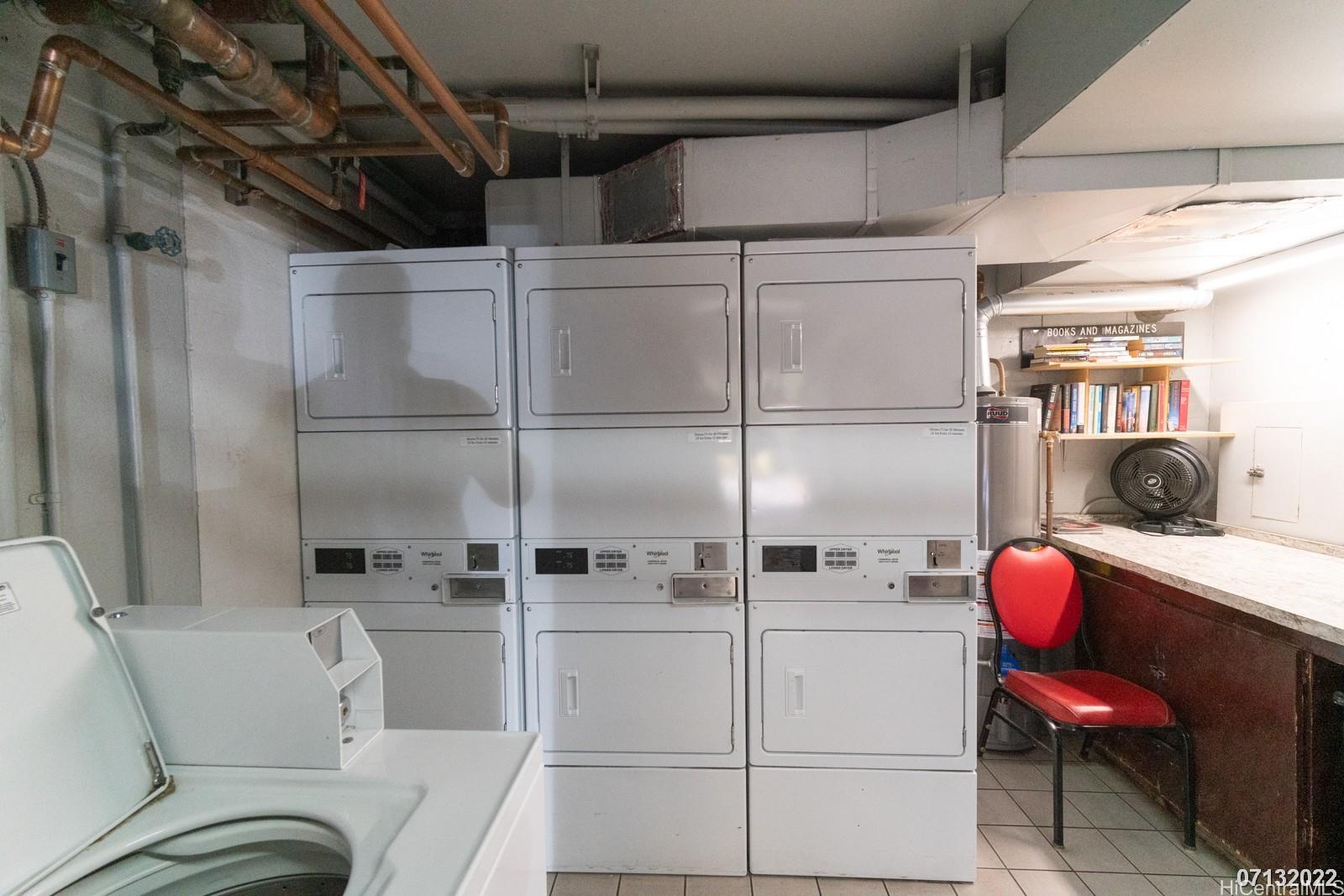 2115 Ala Wai Blvd Honolulu - Rental - photo 17 of 19