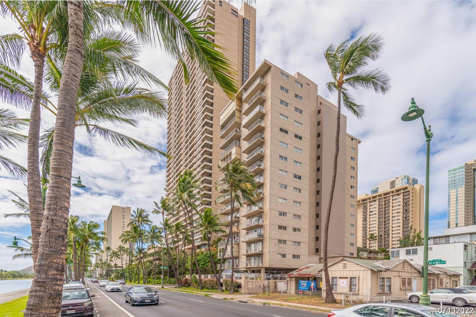 2115 Ala Wai Blvd Honolulu - Rental - photo 3 of 19