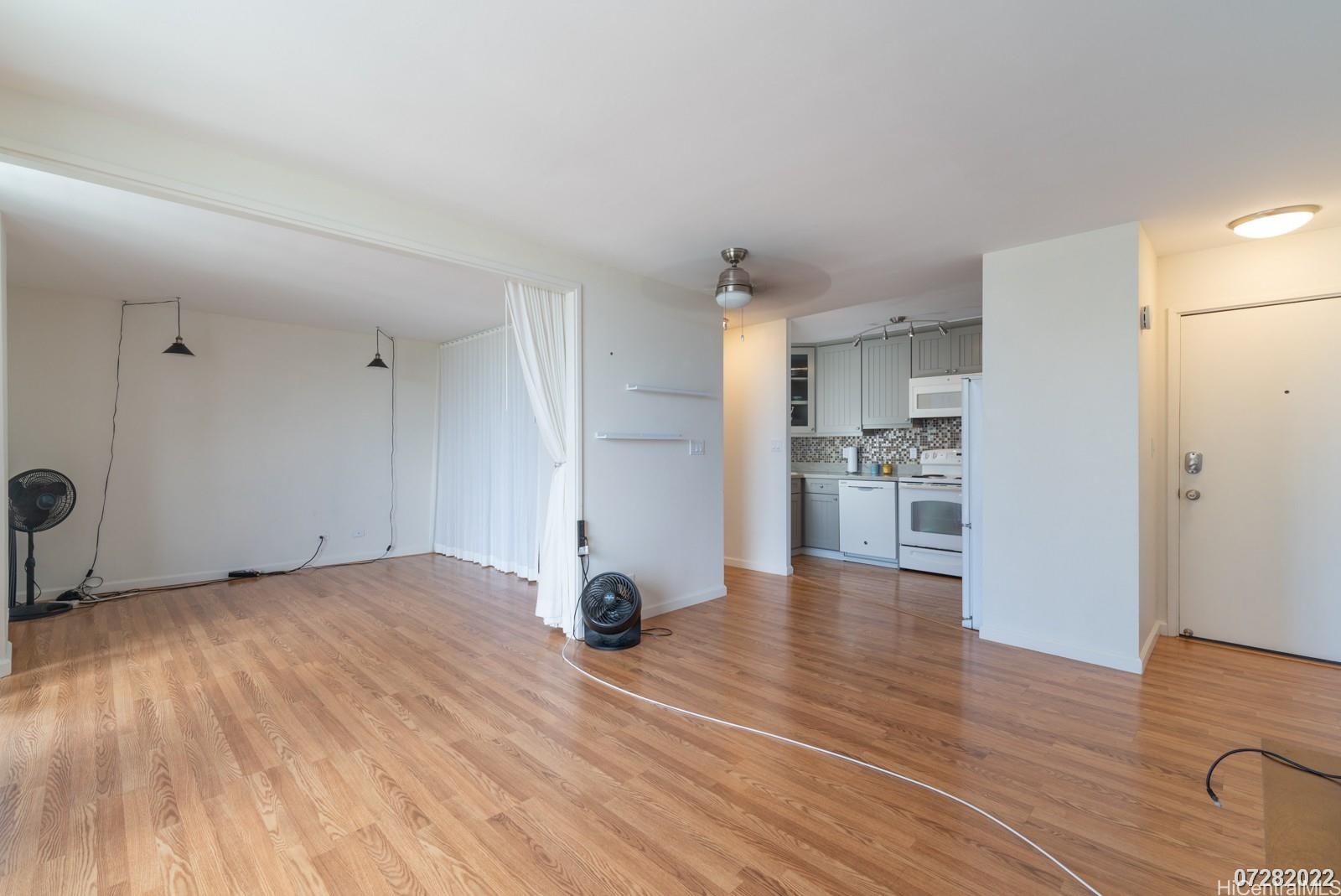 2115 Ala Wai Blvd Honolulu - Rental - photo 5 of 19