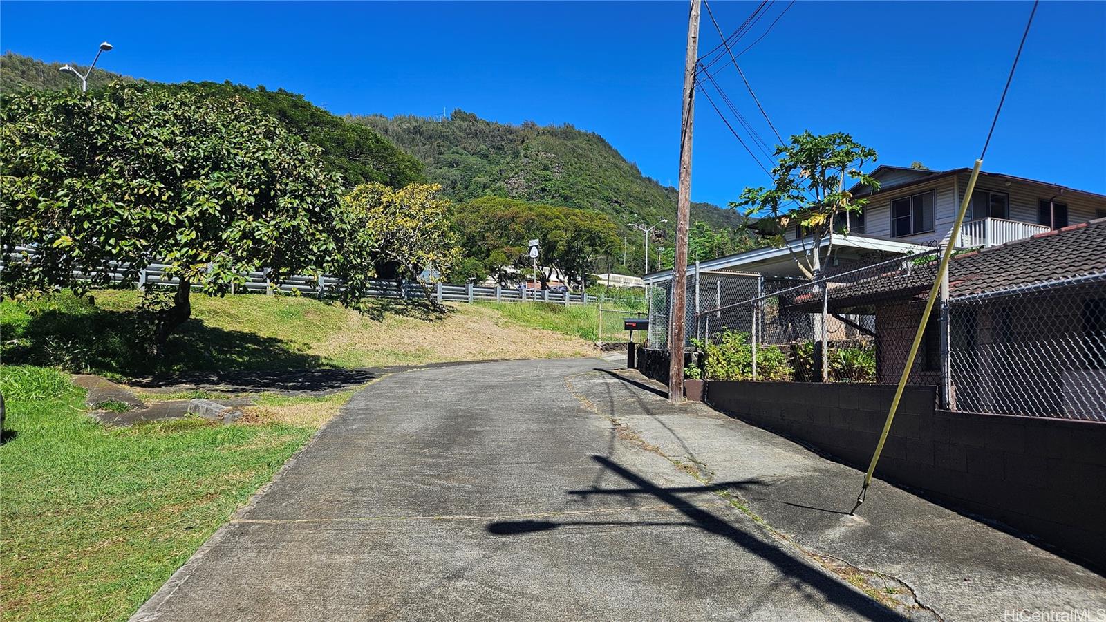 2118  Halina Street Kalihi Valley, Honolulu home - photo 2 of 22