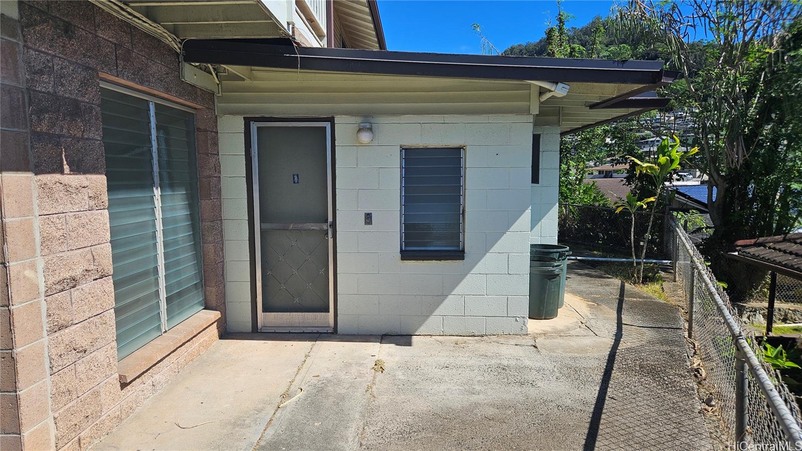 2118  Halina Street Kalihi Valley, Honolulu home - photo 4 of 22