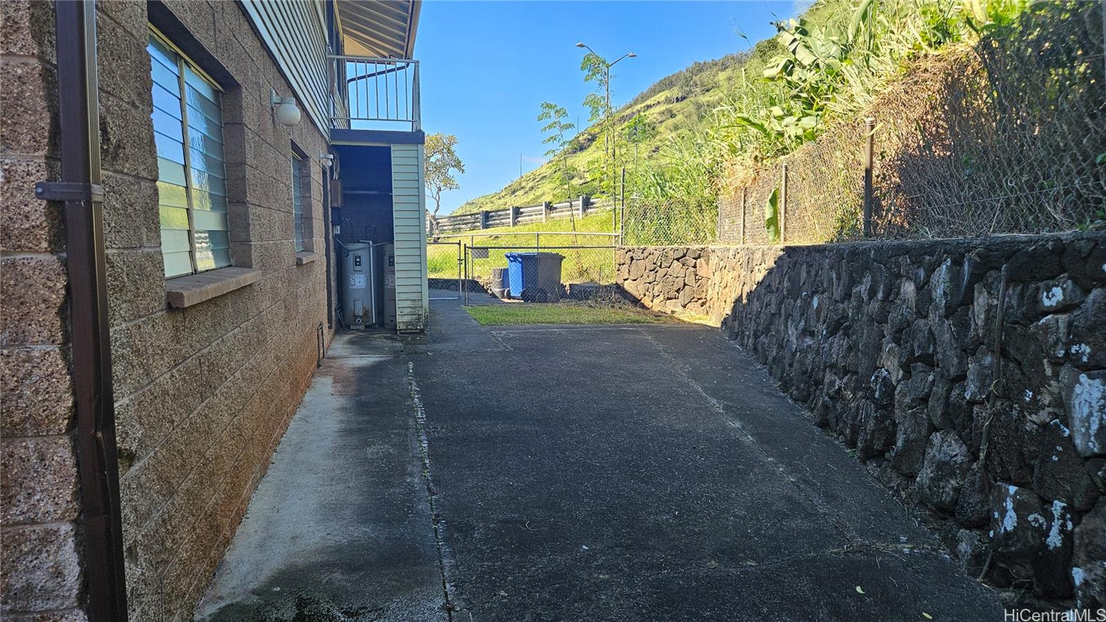 2118  Halina Street Kalihi Valley, Honolulu home - photo 7 of 22