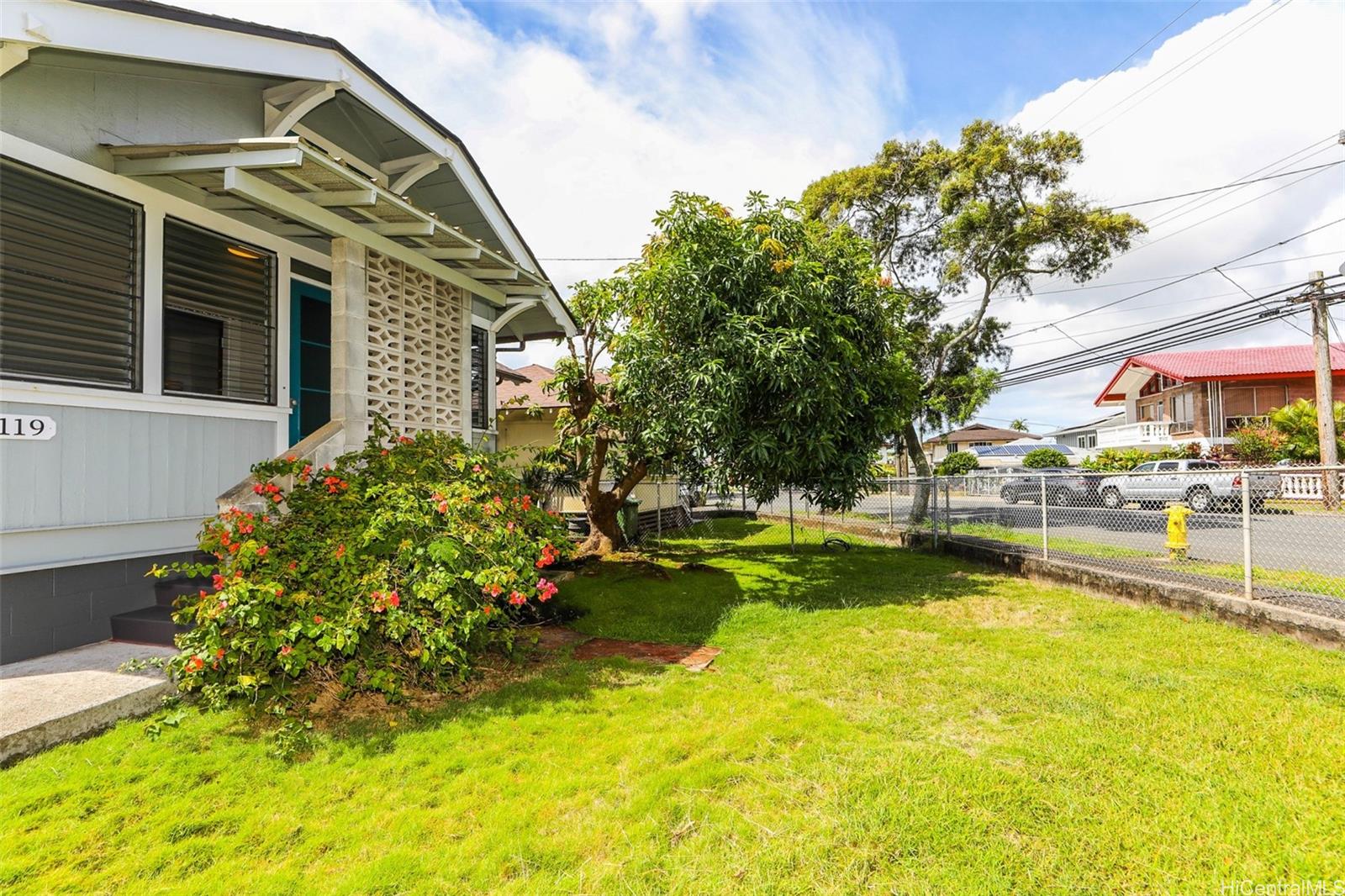 2119  Kalihi Street Kalihi-upper, Honolulu home - photo 3 of 24