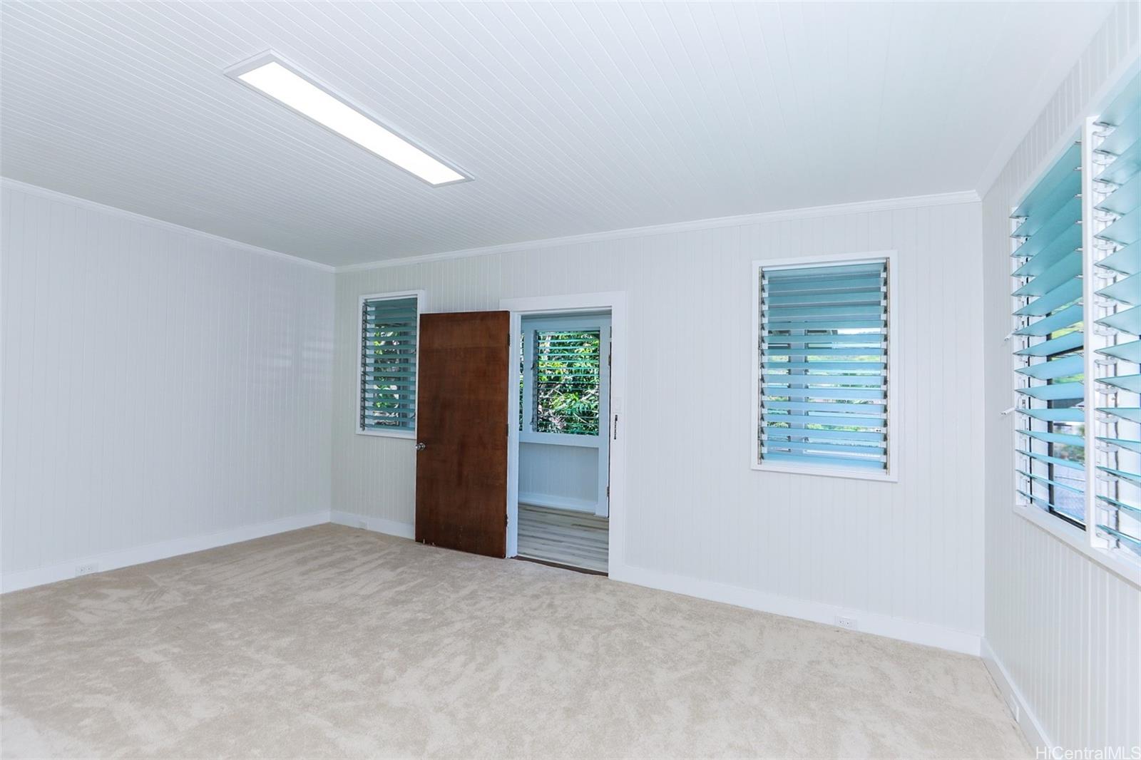 2119  Kalihi Street Kalihi-upper, Honolulu home - photo 5 of 24