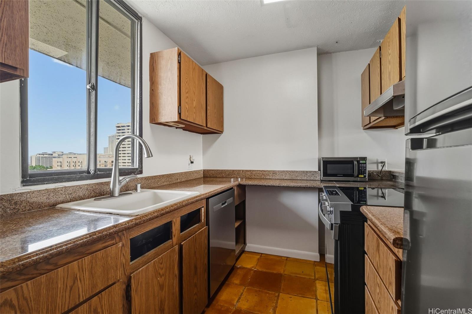 2121 Ala Wai condo # 1205, Honolulu, Hawaii - photo 4 of 20