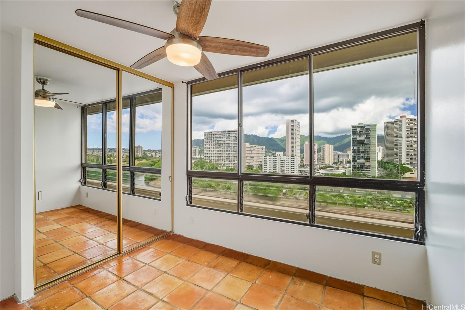 2121 Ala Wai condo # 1205, Honolulu, Hawaii - photo 8 of 20