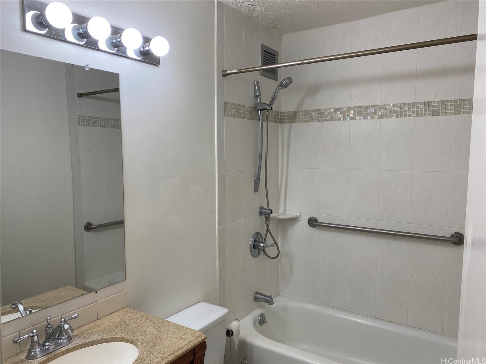 2121 Ala Wai Blvd Honolulu - Rental - photo 10 of 20