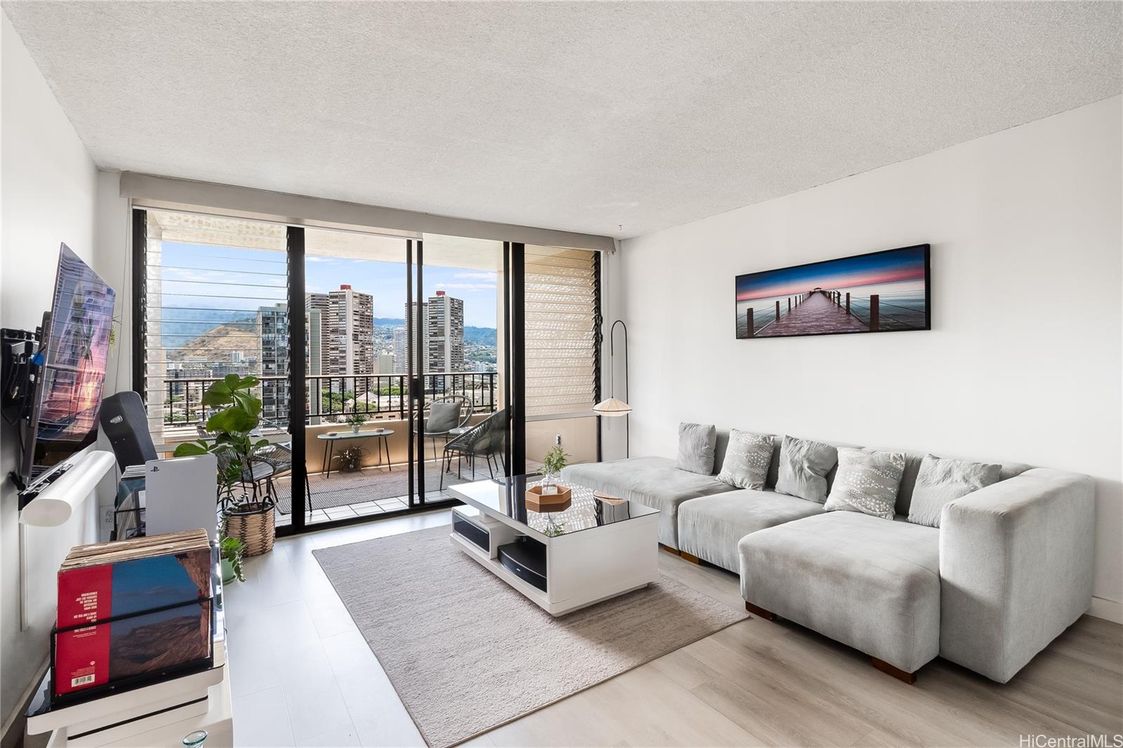 2121 Ala Wai condo # 1702, Honolulu, Hawaii - photo 2 of 14