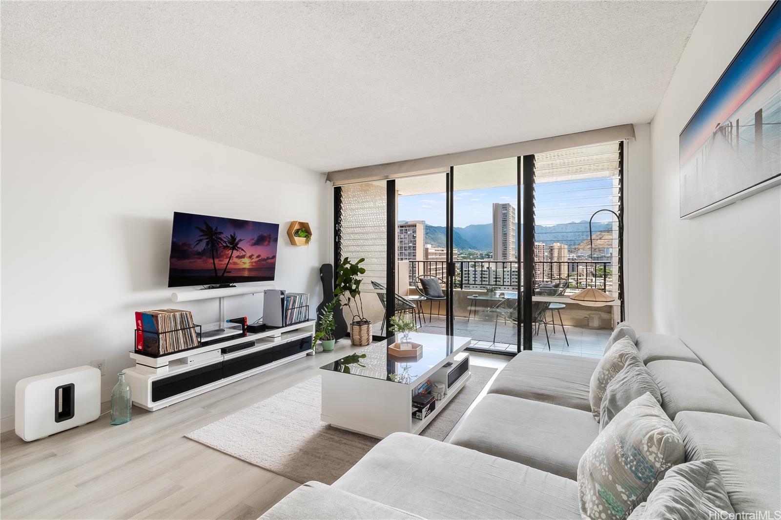 2121 Ala Wai condo # 1702, Honolulu, Hawaii - photo 3 of 14