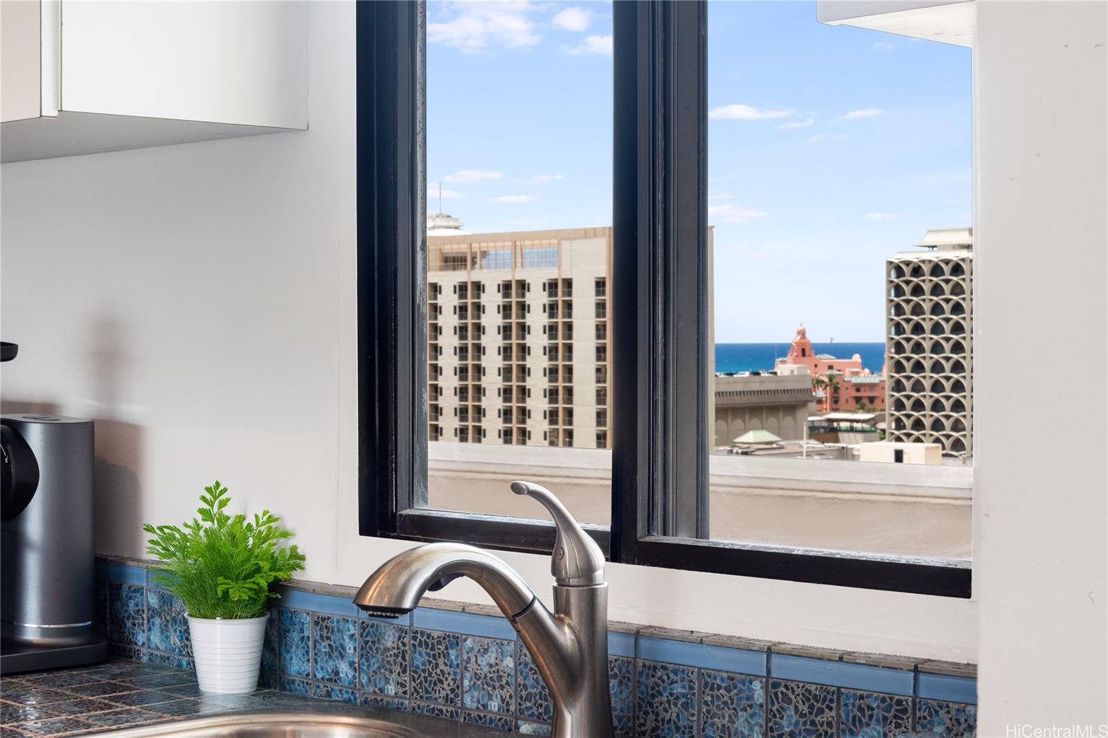 2121 Ala Wai condo # 1702, Honolulu, Hawaii - photo 4 of 14