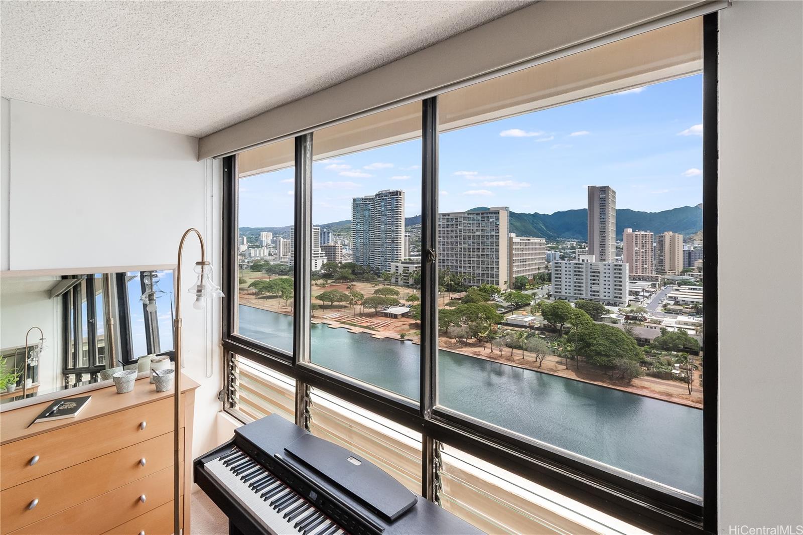 2121 Ala Wai condo # 1702, Honolulu, Hawaii - photo 7 of 14