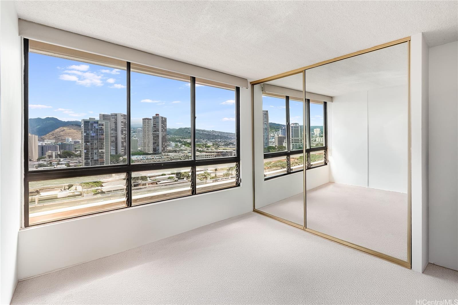 2121 Ala Wai condo # 1702, Honolulu, Hawaii - photo 12 of 23