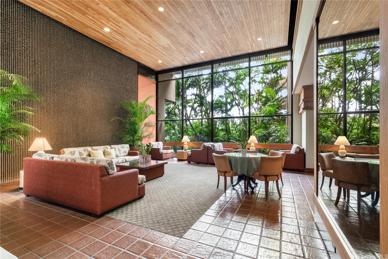 2121 Ala Wai condo # 1702, Honolulu, Hawaii - photo 18 of 23