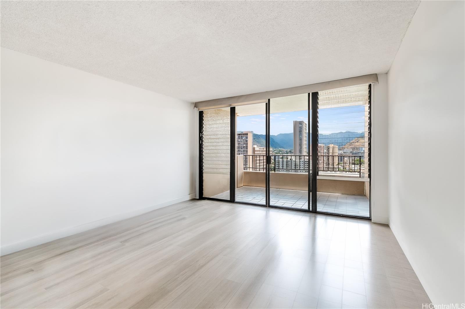 2121 Ala Wai condo # 1702, Honolulu, Hawaii - photo 4 of 23