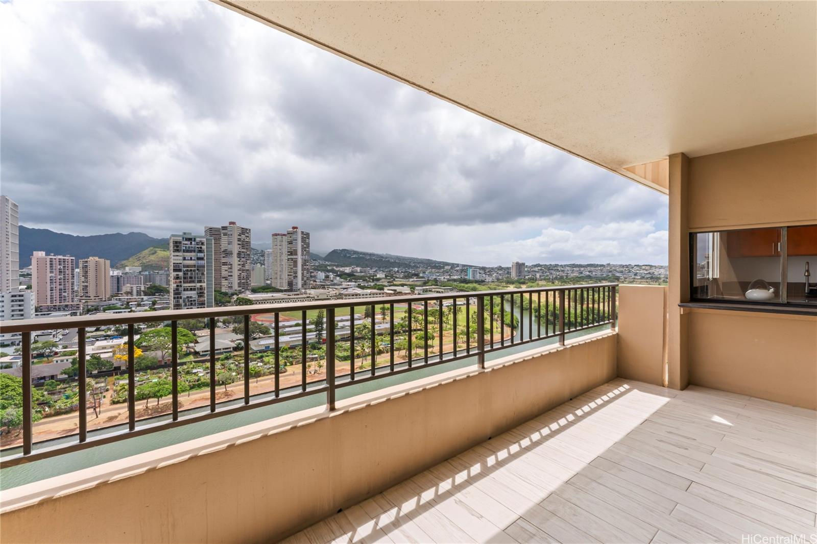 2121 Ala Wai condo # 1703, Honolulu, Hawaii - photo 4 of 24