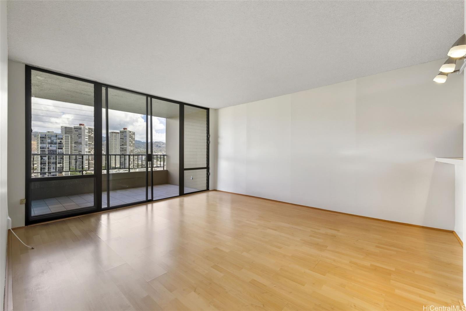 2121 Ala Wai condo # 1802, Honolulu, Hawaii - photo 2 of 25