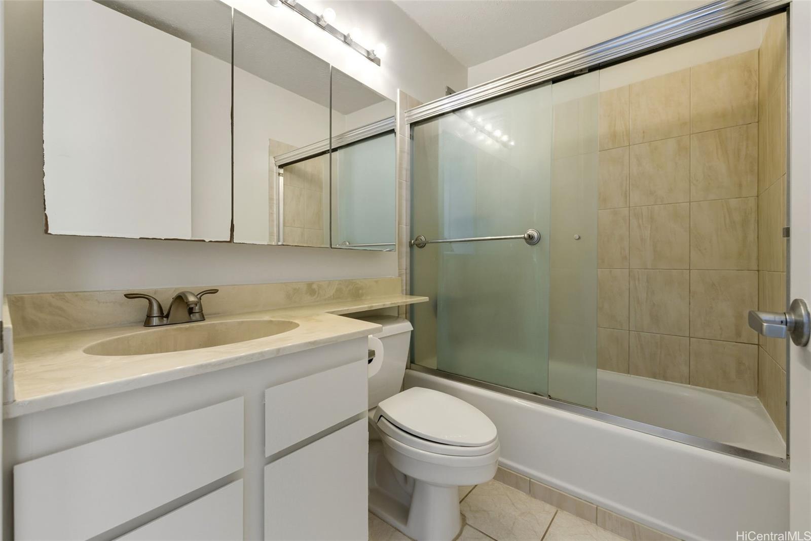 2121 Ala Wai condo # 1802, Honolulu, Hawaii - photo 12 of 25