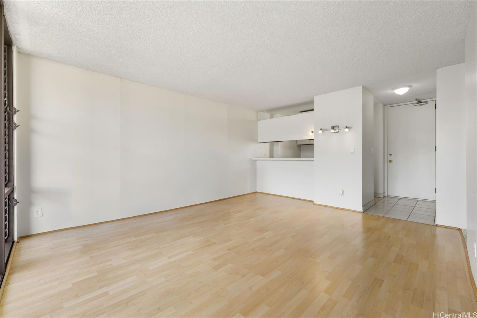 2121 Ala Wai condo # 1802, Honolulu, Hawaii - photo 8 of 25