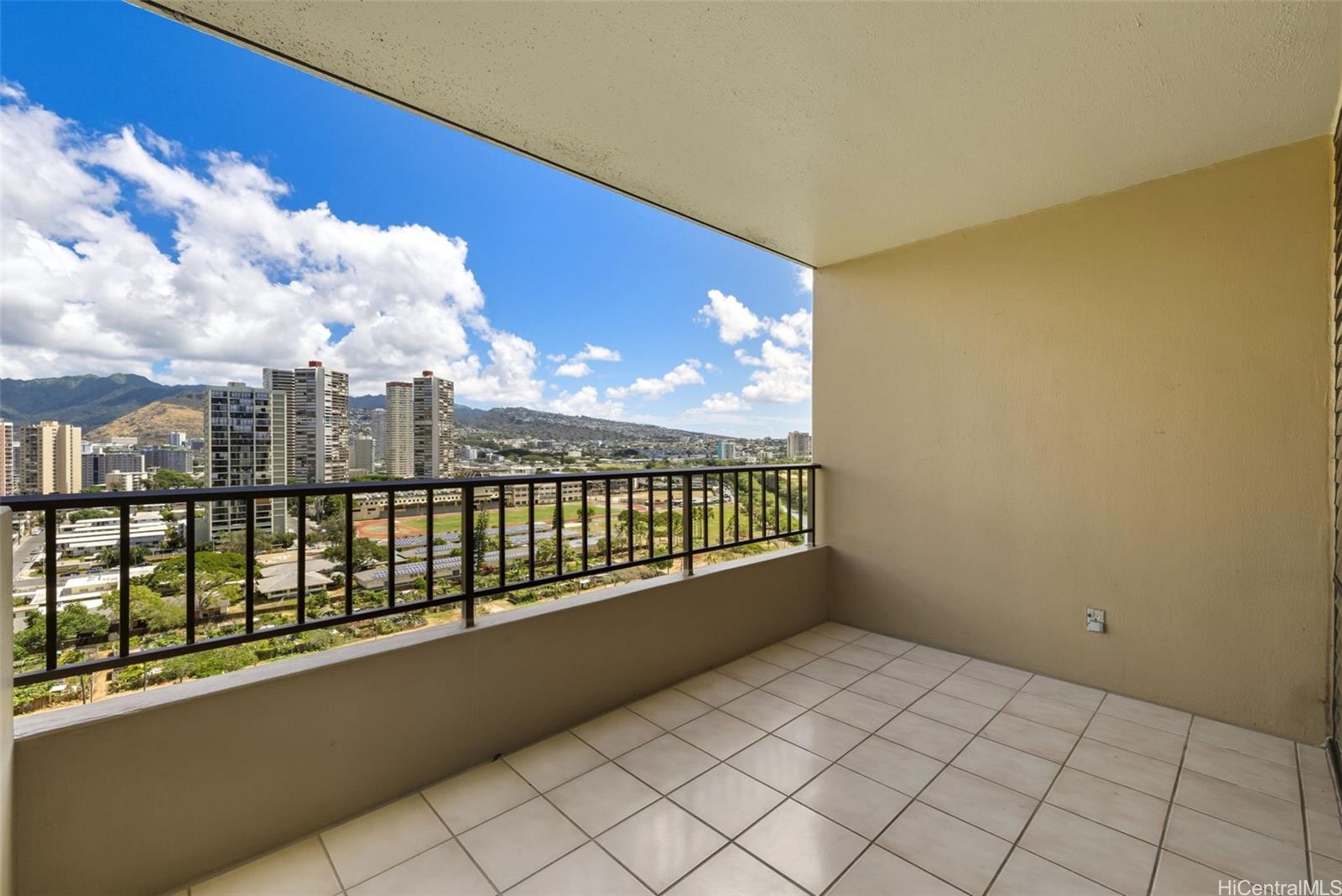 2121 Ala Wai condo # 1802, Honolulu, Hawaii - photo 9 of 25