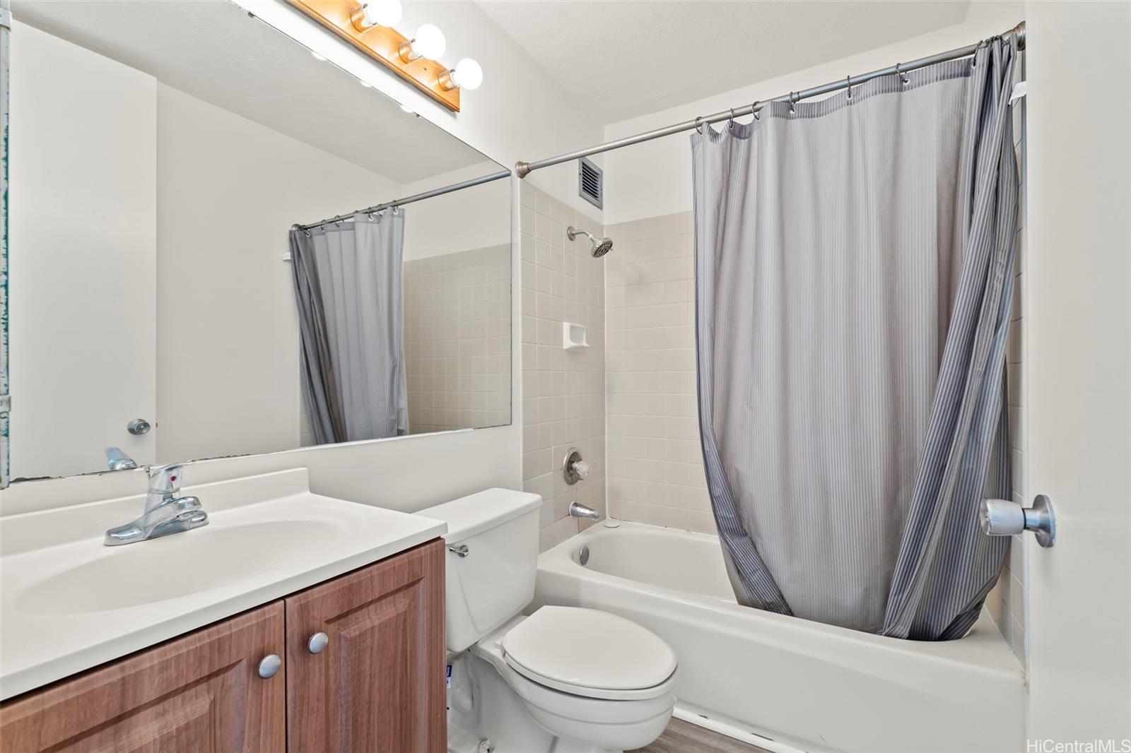 2121 Ala Wai condo # 1902, Honolulu, Hawaii - photo 12 of 25