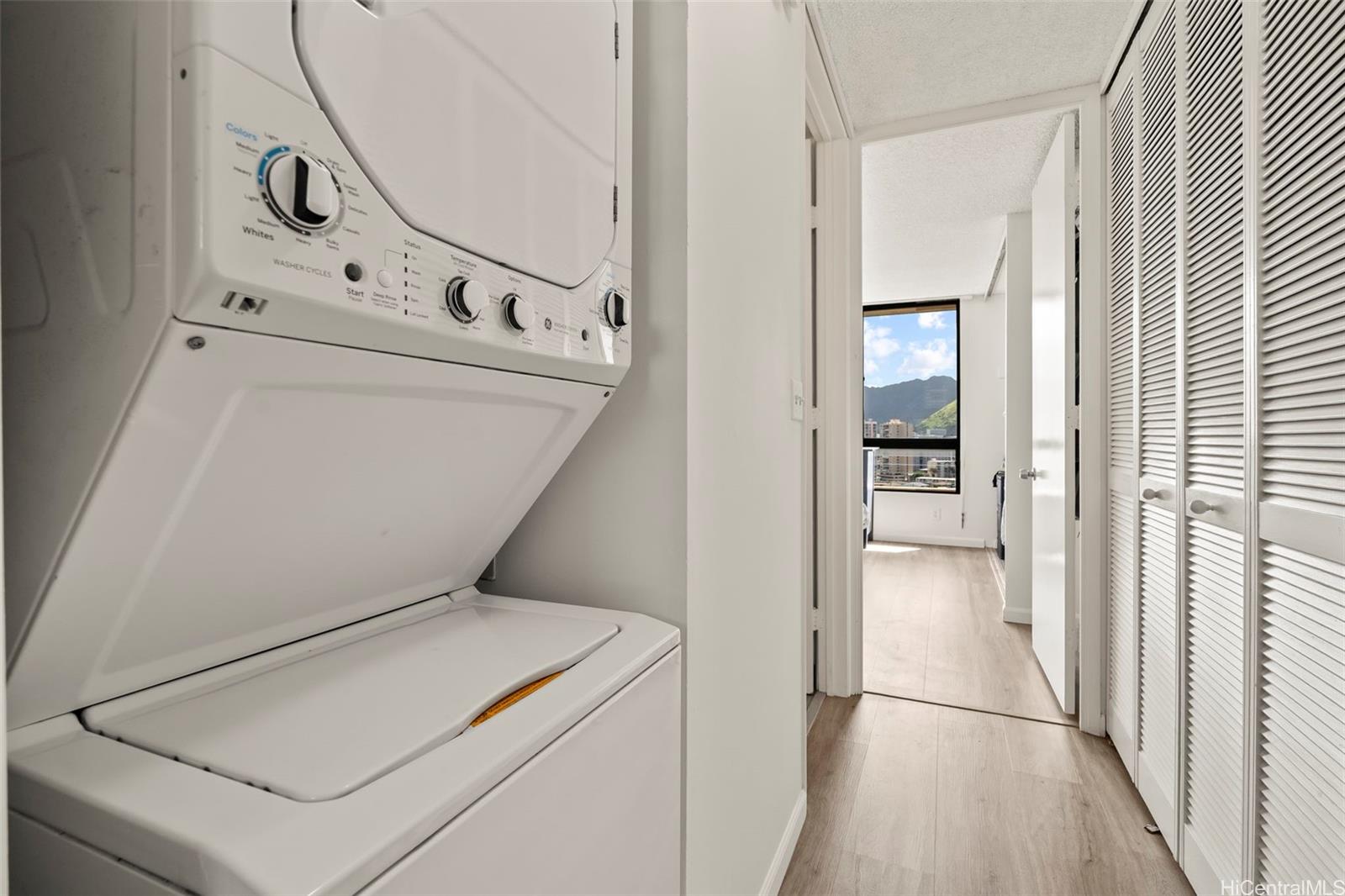 2121 Ala Wai condo # 1902, Honolulu, Hawaii - photo 16 of 25