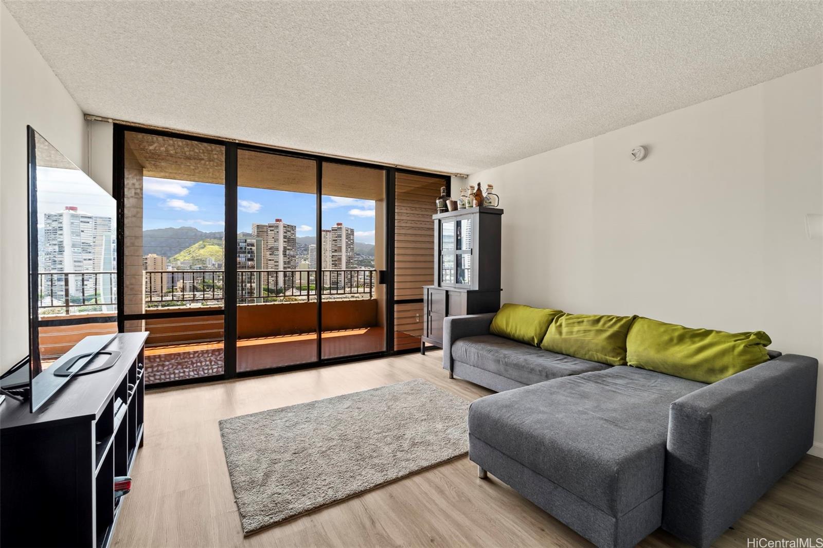 2121 Ala Wai condo # 1902, Honolulu, Hawaii - photo 4 of 25