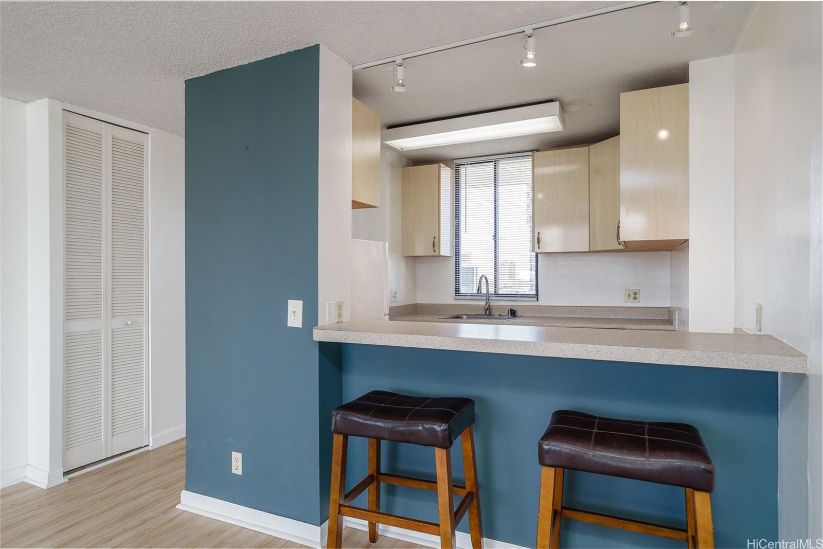 2121 Ala Wai condo # 2205, Honolulu, Hawaii - photo 12 of 24