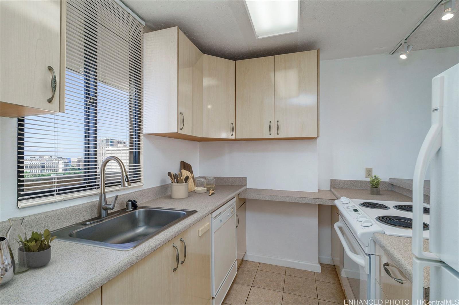 2121 Ala Wai condo # 2205, Honolulu, Hawaii - photo 5 of 24