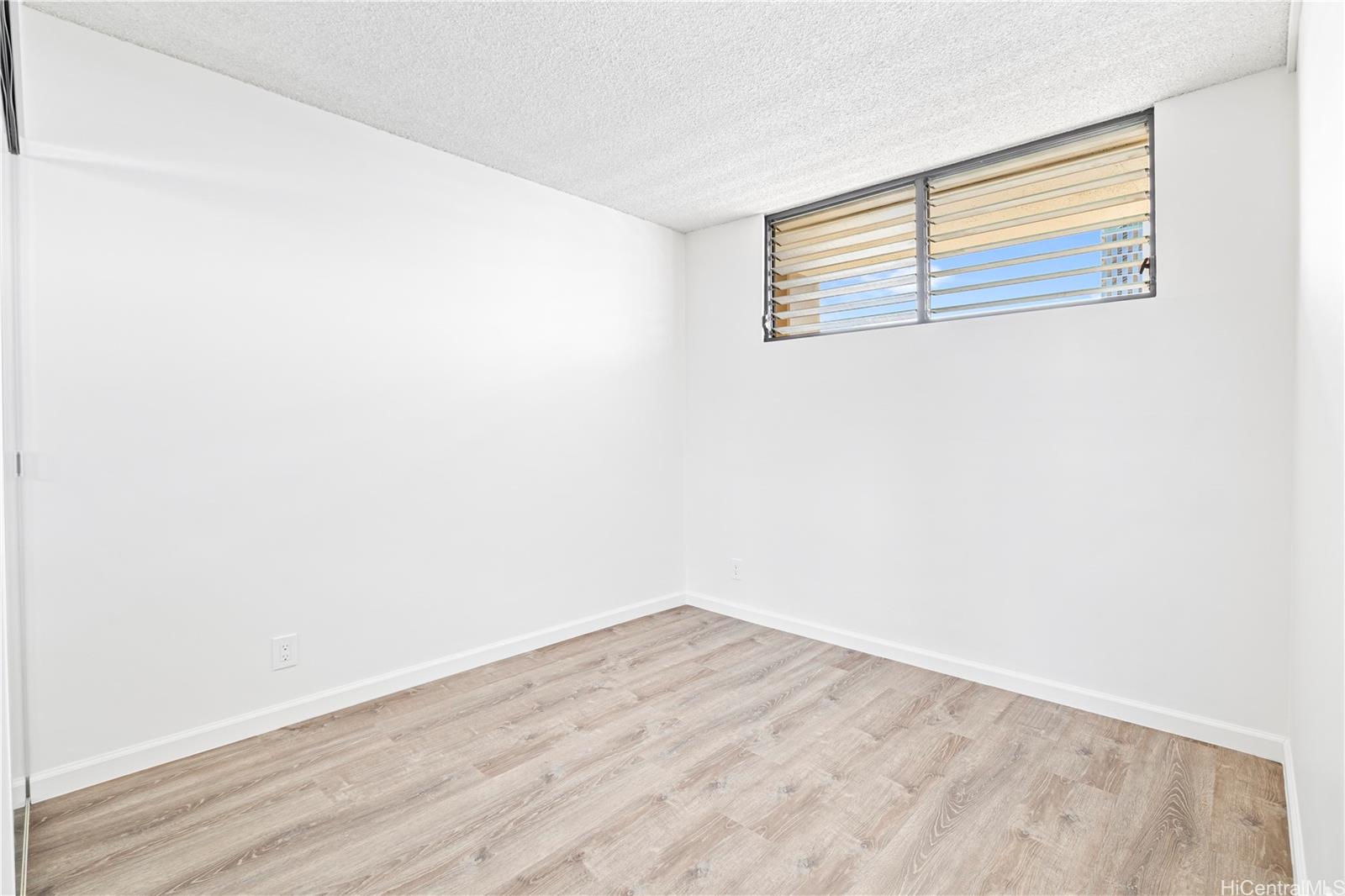 2121 Ala Wai condo # 2206, Honolulu, Hawaii - photo 13 of 24