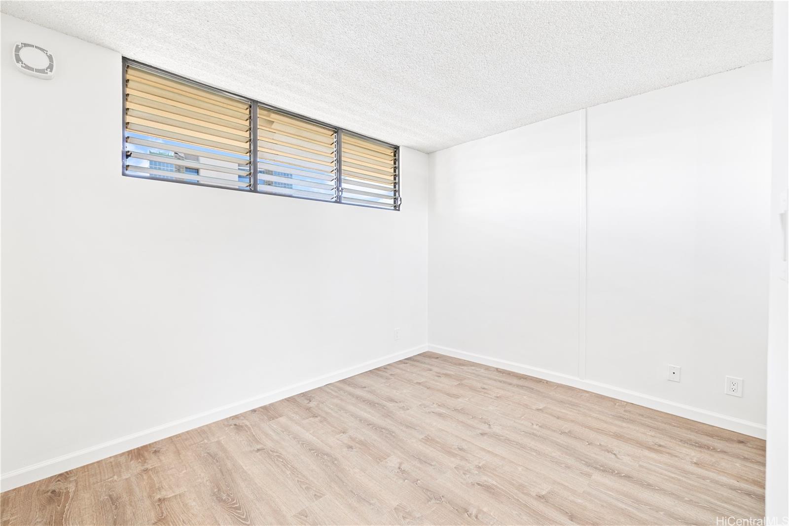 2121 Ala Wai condo # 2206, Honolulu, Hawaii - photo 15 of 24