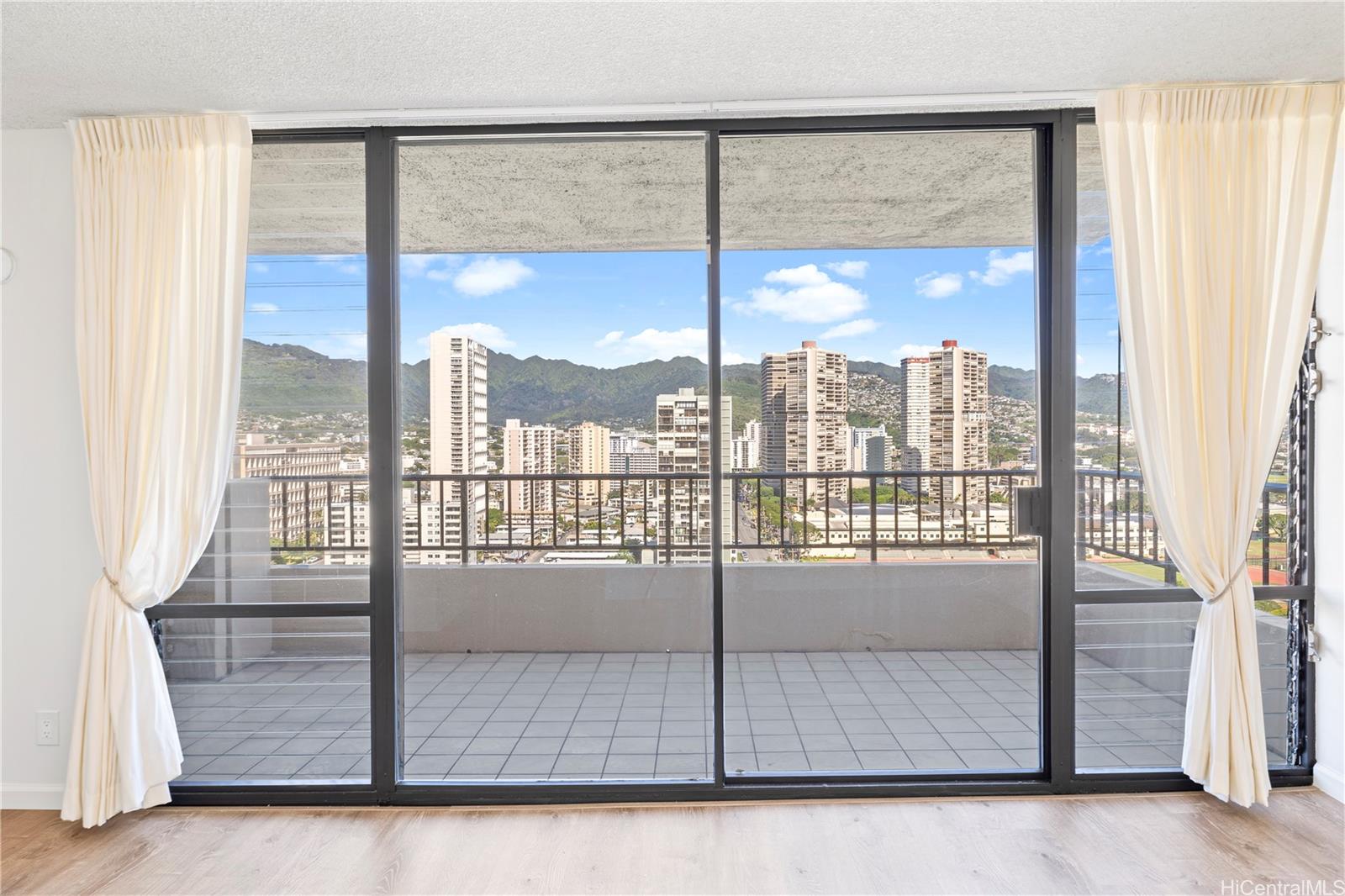 2121 Ala Wai condo # 2206, Honolulu, Hawaii - photo 8 of 24