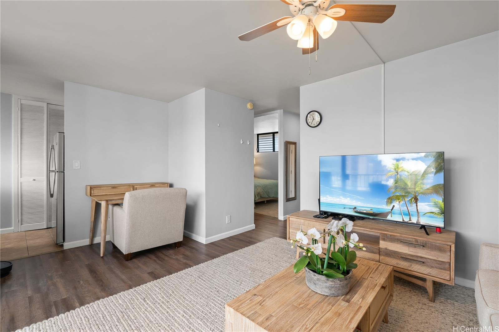 2121 Ala Wai condo # 2303, Honolulu, Hawaii - photo 4 of 20