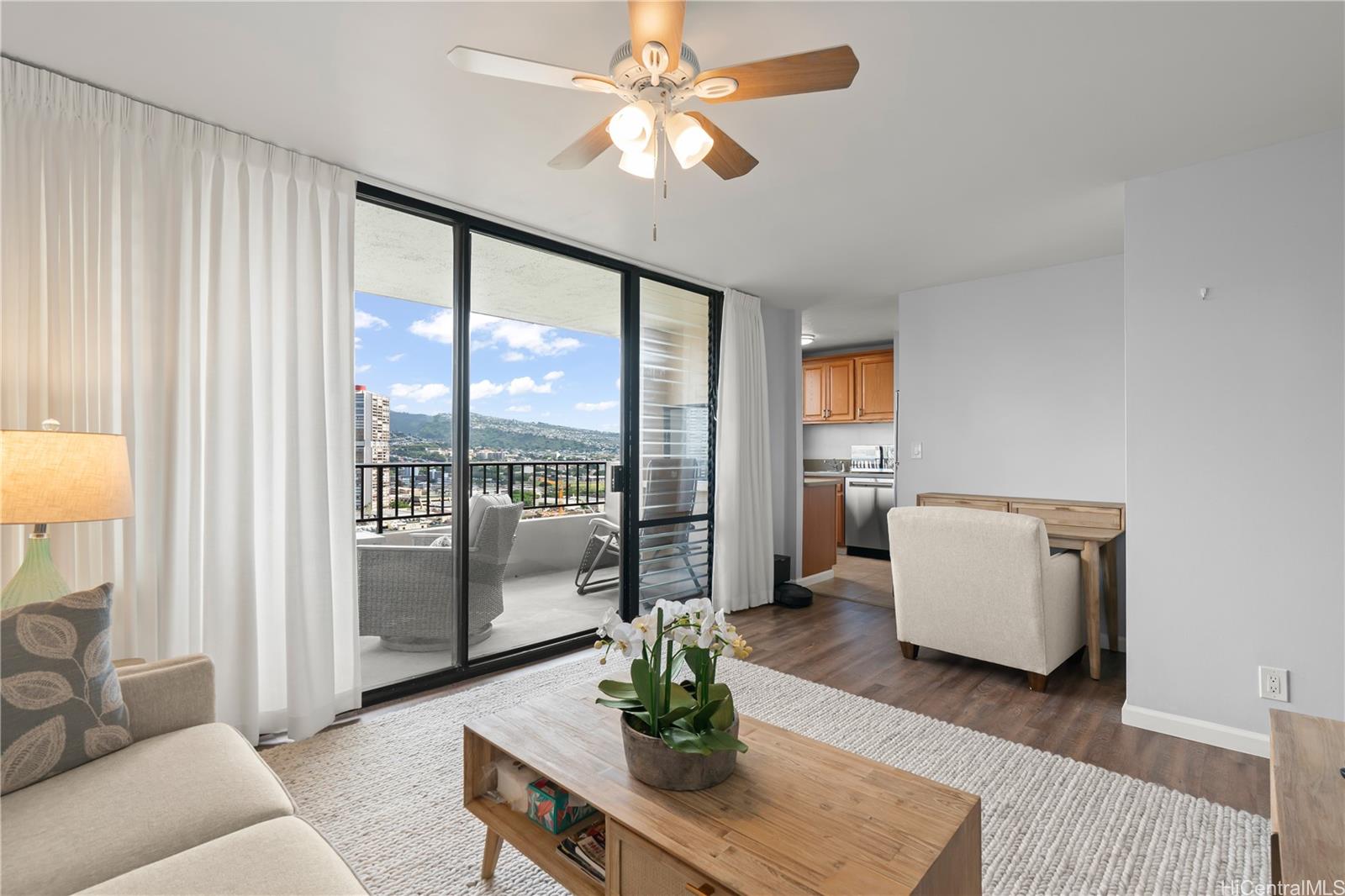 2121 Ala Wai condo # 2303, Honolulu, Hawaii - photo 5 of 20