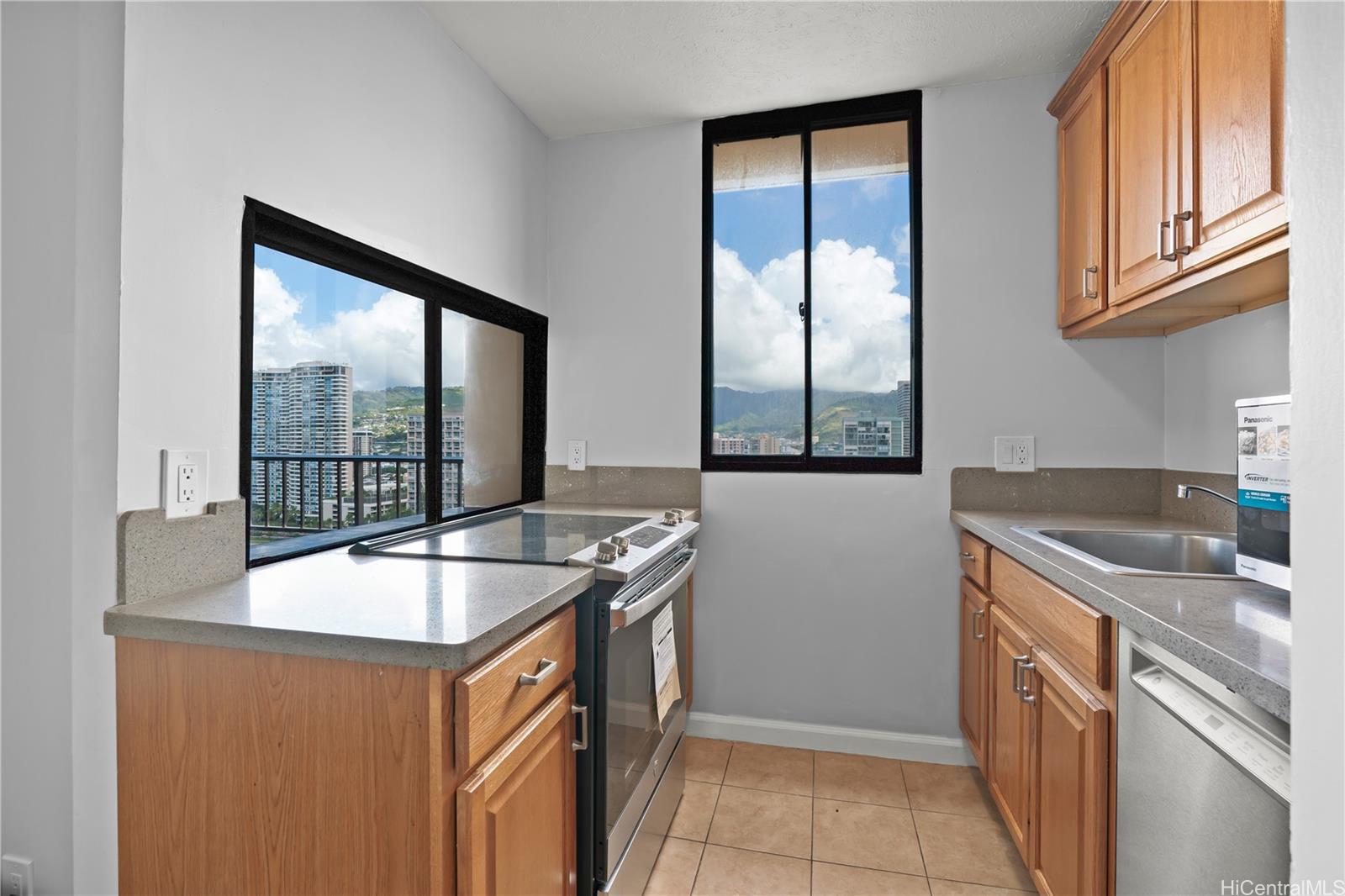 2121 Ala Wai condo # 2303, Honolulu, Hawaii - photo 7 of 20