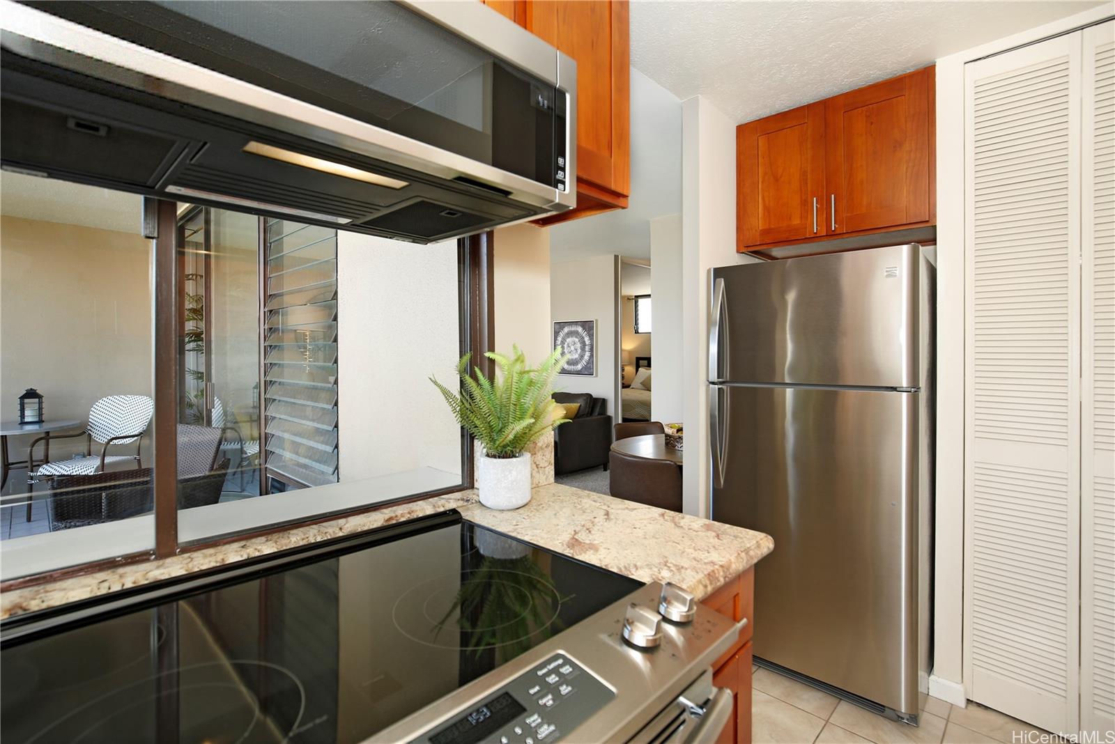 2121 Ala Wai Blvd Honolulu - Rental - photo 5 of 13