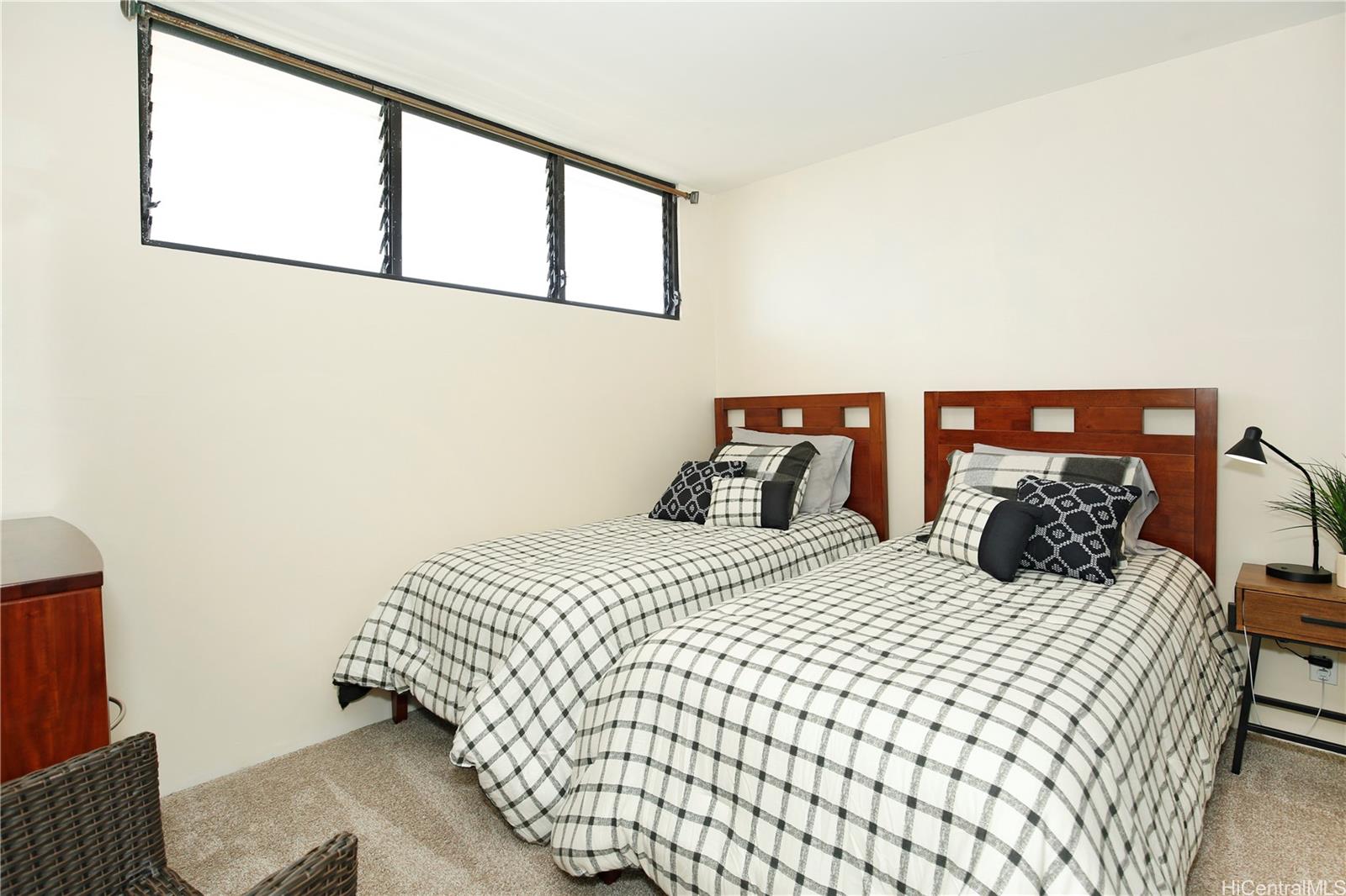 2121 Ala Wai Blvd Honolulu - Rental - photo 9 of 13