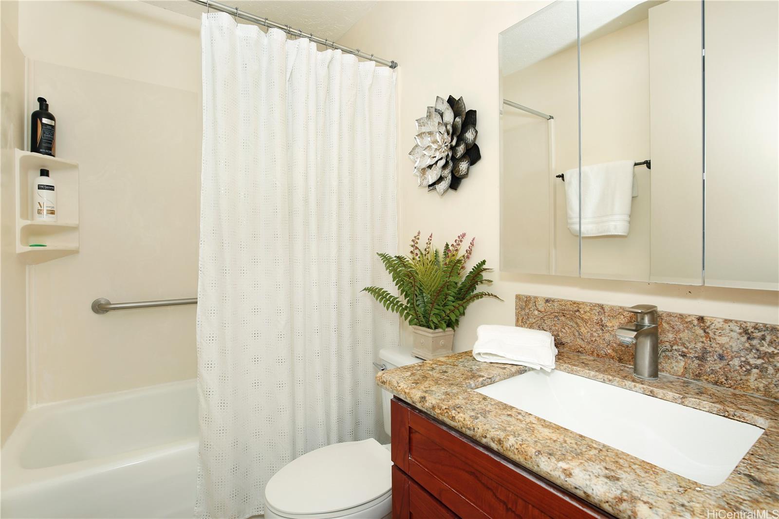 2121 Ala Wai Blvd Honolulu - Rental - photo 10 of 13