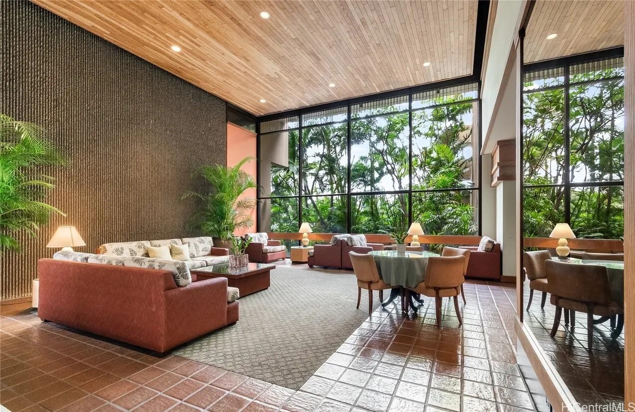 2121 Ala Wai condo # 2505, Honolulu, Hawaii - photo 14 of 25