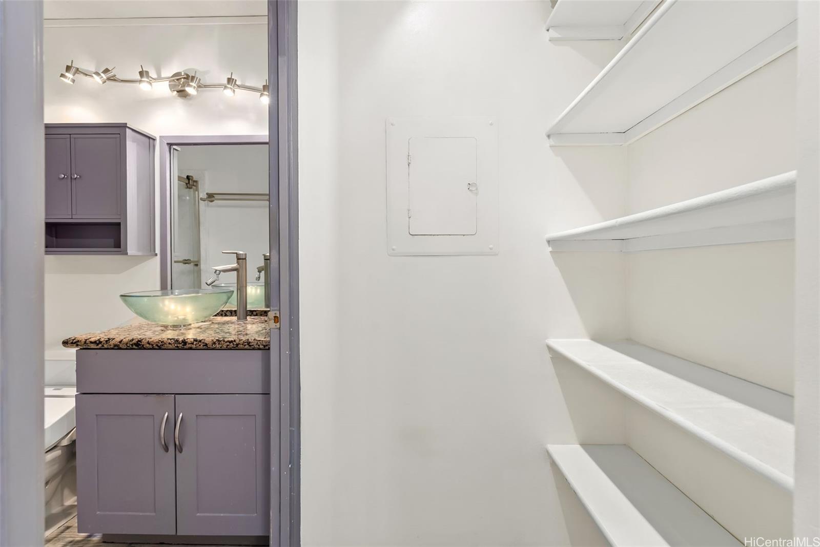 2121 Ala Wai condo # 2506, Honolulu, Hawaii - photo 13 of 25