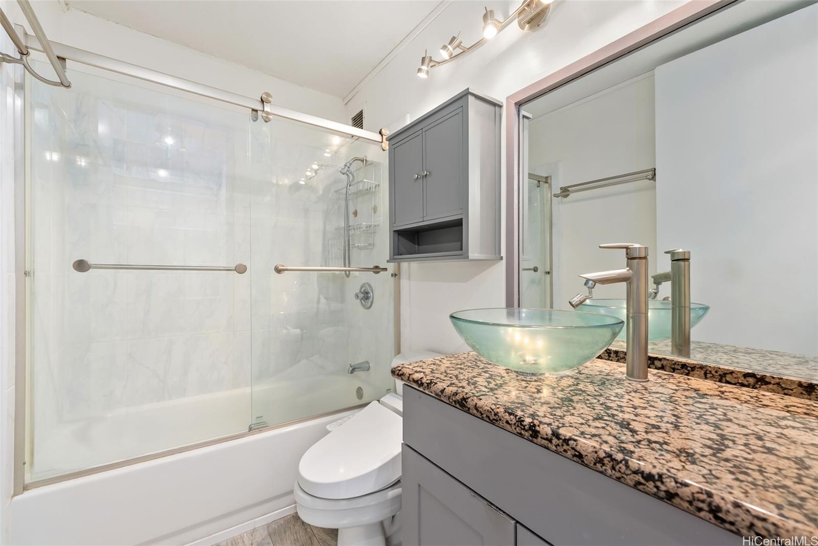 2121 Ala Wai condo # 2506, Honolulu, Hawaii - photo 14 of 25