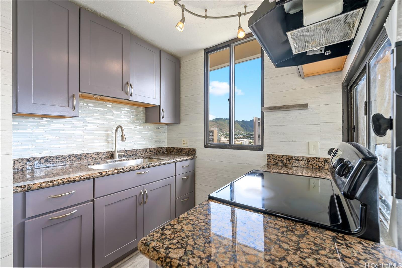 2121 Ala Wai condo # 2506, Honolulu, Hawaii - photo 8 of 25