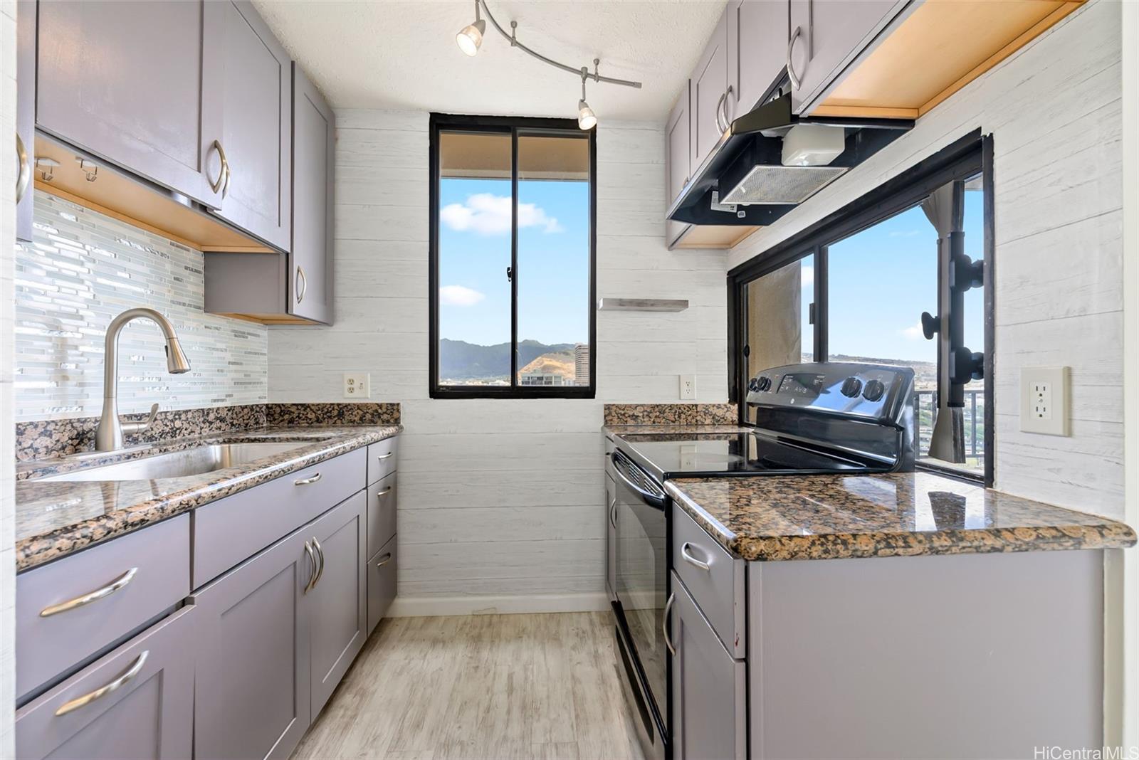 2121 Ala Wai condo # 2506, Honolulu, Hawaii - photo 8 of 25