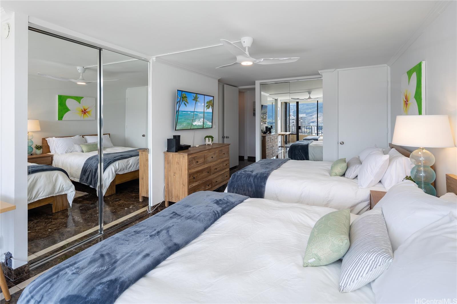 2121 Ala Wai Blvd Honolulu - Rental - photo 11 of 25