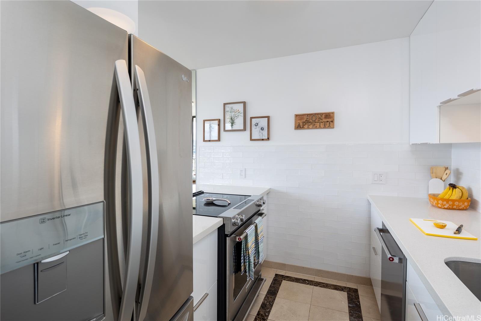 2121 Ala Wai Blvd Honolulu - Rental - photo 16 of 25