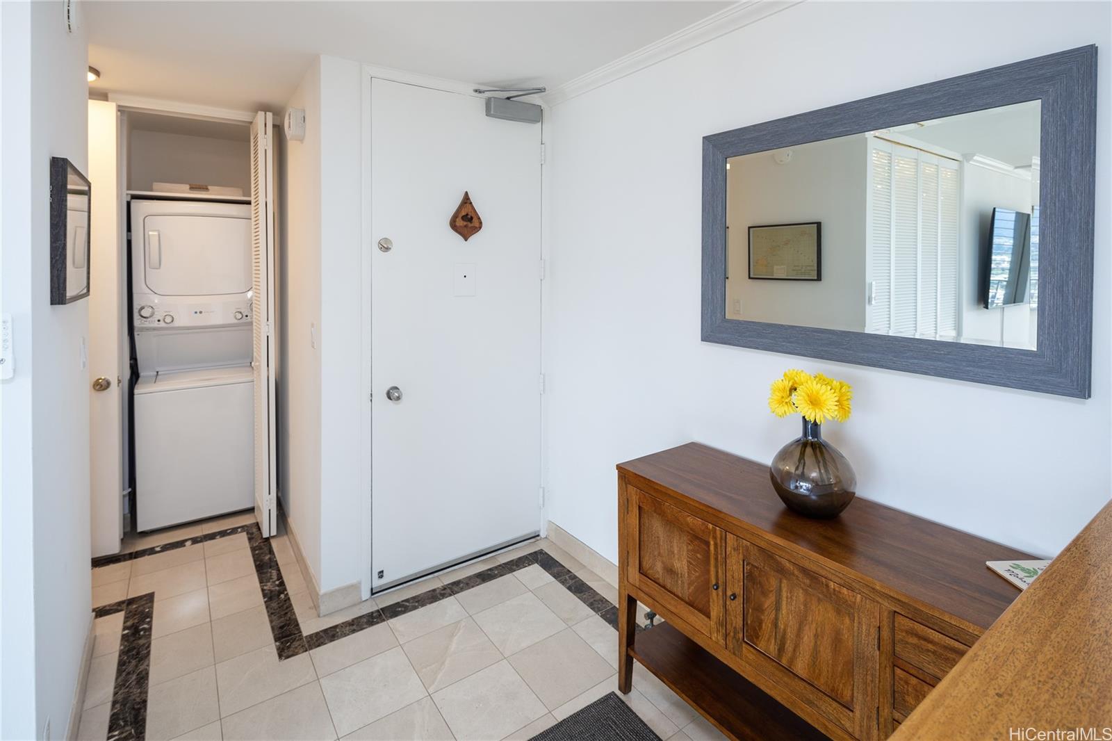 2121 Ala Wai Blvd Honolulu - Rental - photo 17 of 25