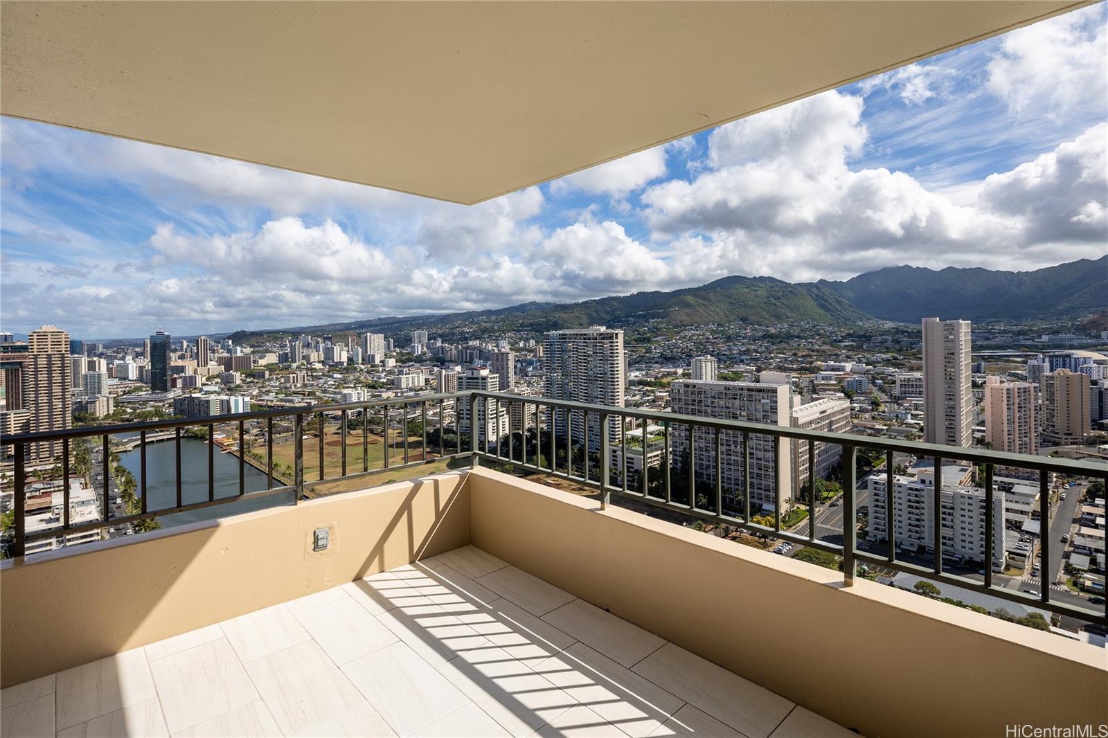 2121 Ala Wai Blvd Honolulu - Rental - photo 18 of 25