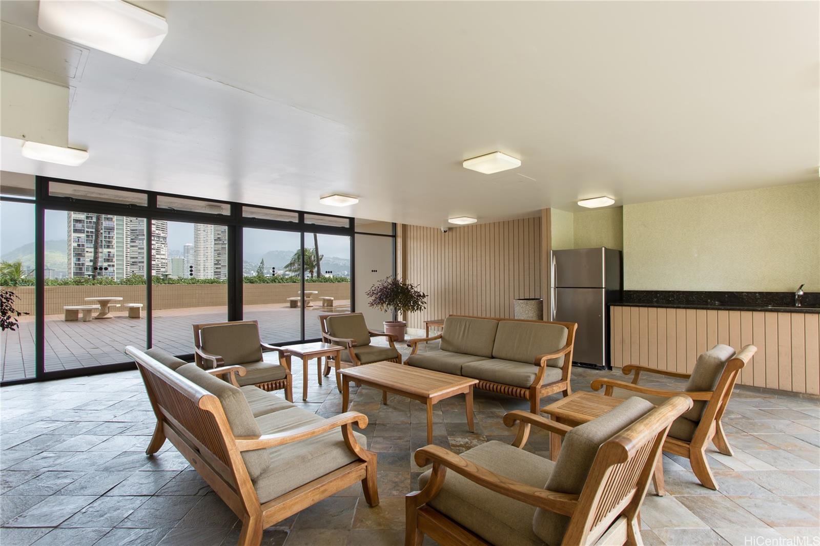 2121 Ala Wai Blvd Honolulu - Rental - photo 21 of 25